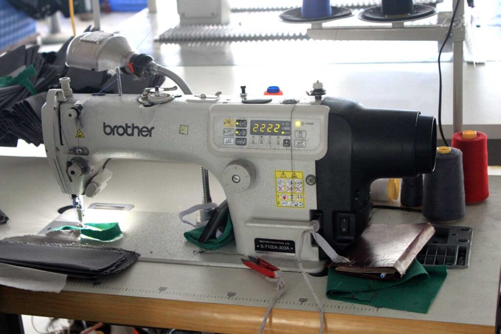 single needle flat sewing machine